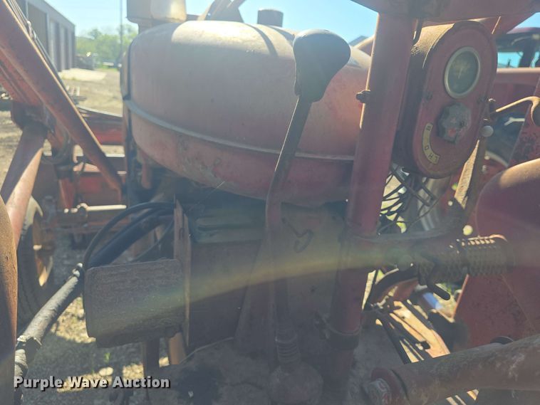 image for item DO7947 1948 International Harvester Farmall M tractor