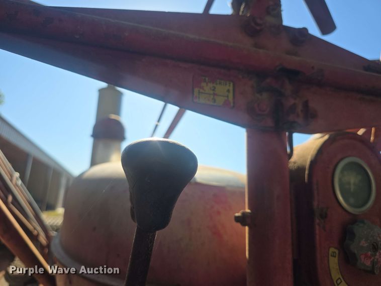 image for item DO7947 1948 International Harvester Farmall M tractor