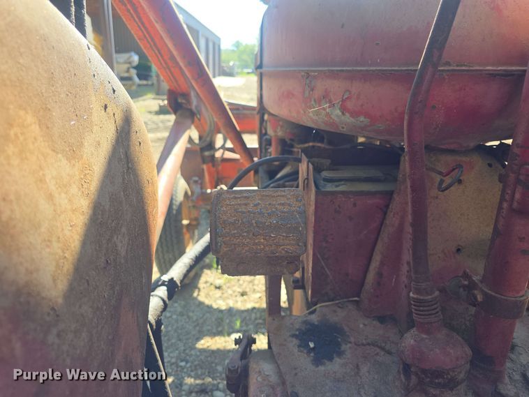 image for item DO7947 1948 International Harvester Farmall M tractor