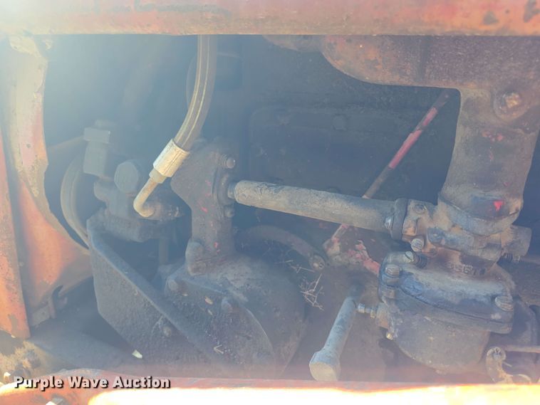 image for item DO7947 1948 International Harvester Farmall M tractor