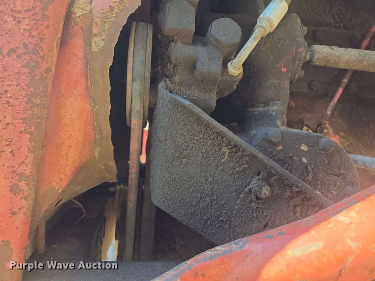 image for item DO7947 1948 International Harvester Farmall M tractor