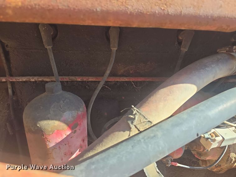 image for item DO7947 1948 International Harvester Farmall M tractor