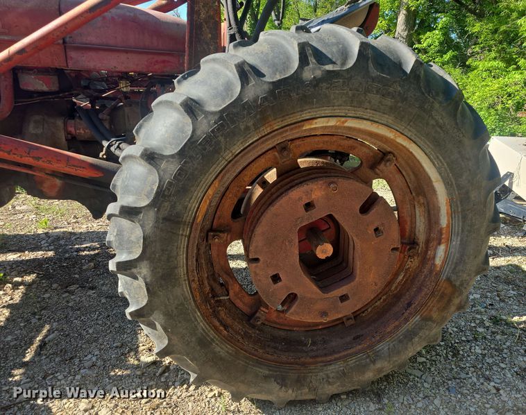 image for item DO7947 1948 International Harvester Farmall M tractor