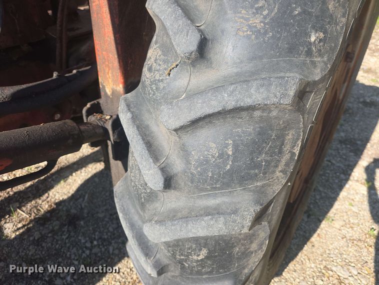 image for item DO7947 1948 International Harvester Farmall M tractor