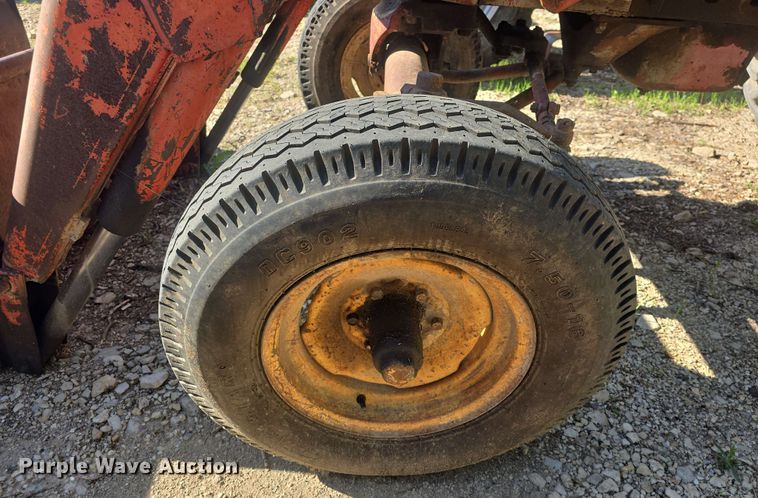 image for item DO7947 1948 International Harvester Farmall M tractor