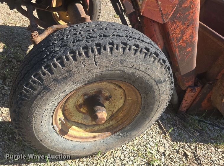 image for item DO7947 1948 International Harvester Farmall M tractor