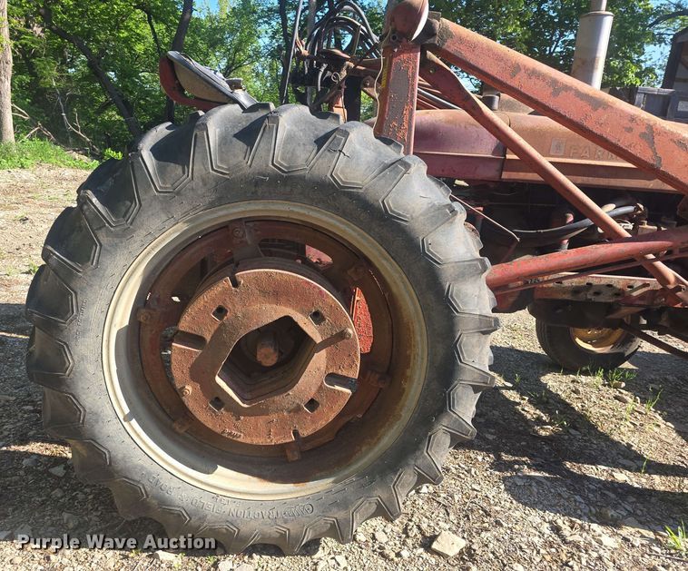 image for item DO7947 1948 International Harvester Farmall M tractor