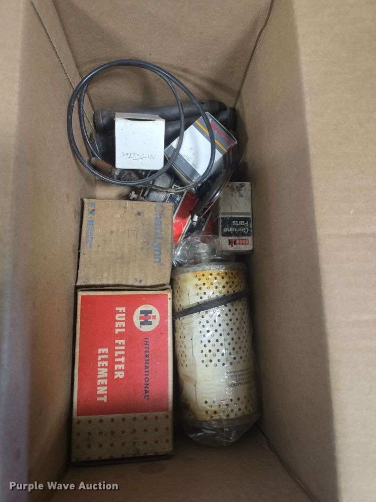 image for item DO7947 1948 International Harvester Farmall M tractor