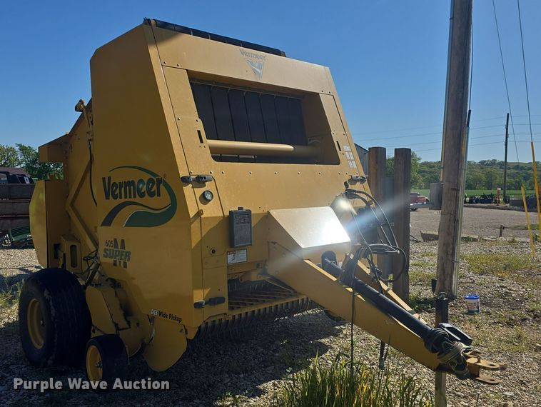 image for item DO7948 2014 Vermeer 605 Super M round baler