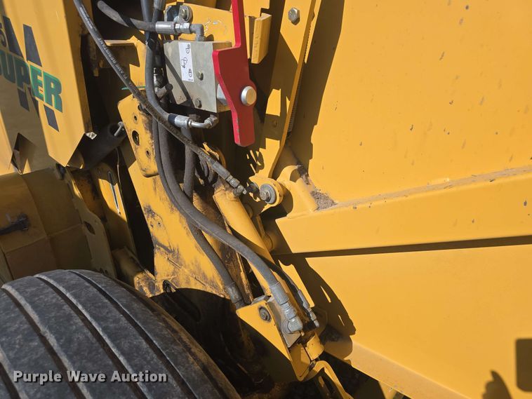 image for item DO7948 2014 Vermeer 605 Super M round baler