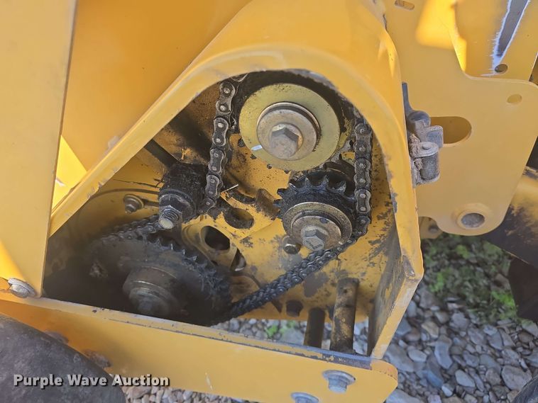 image for item DO7948 2014 Vermeer 605 Super M round baler