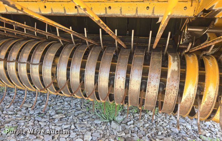 image for item DO7948 2014 Vermeer 605 Super M round baler