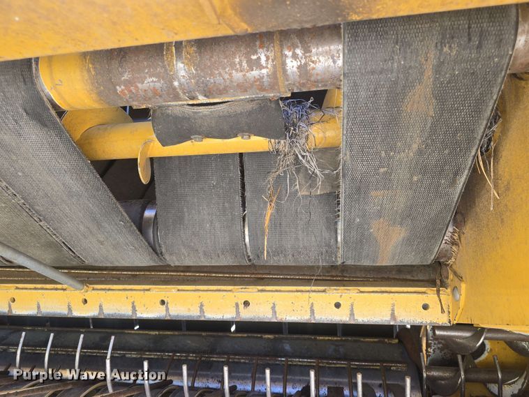 image for item DO7948 2014 Vermeer 605 Super M round baler