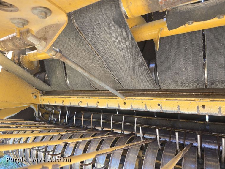 image for item DO7948 2014 Vermeer 605 Super M round baler