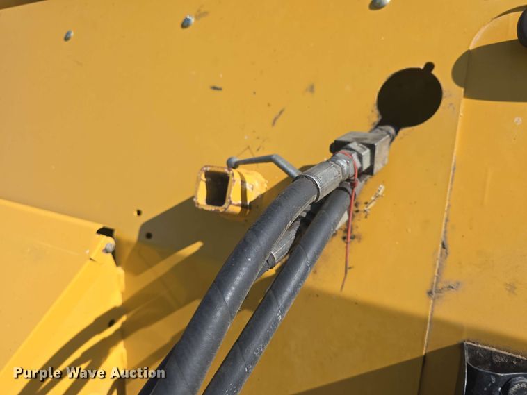 image for item DO7948 2014 Vermeer 605 Super M round baler