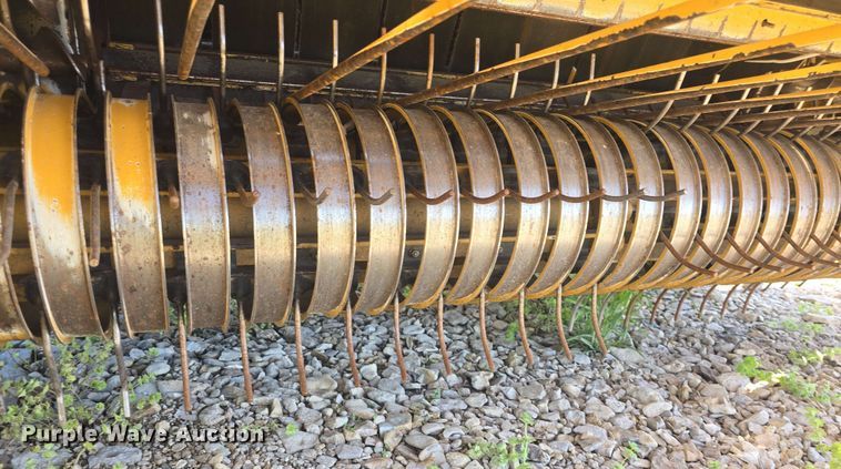 image for item DO7948 2014 Vermeer 605 Super M round baler