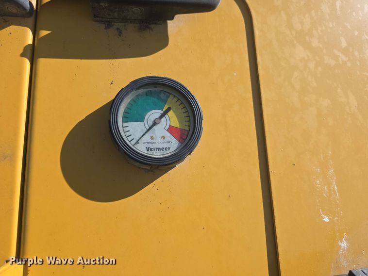 image for item DO7948 2014 Vermeer 605 Super M round baler