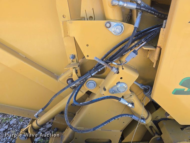 image for item DO7948 2014 Vermeer 605 Super M round baler