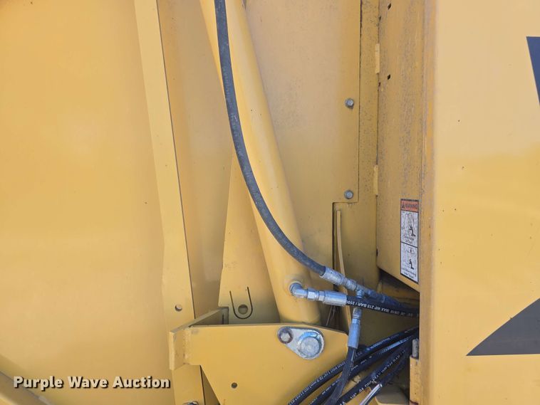 image for item DO7948 2014 Vermeer 605 Super M round baler