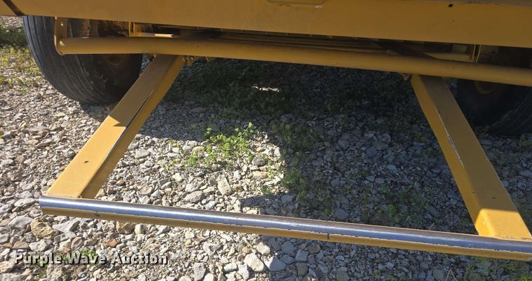 image for item DO7948 2014 Vermeer 605 Super M round baler