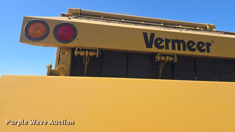 image for item DO7948 2014 Vermeer 605 Super M round baler