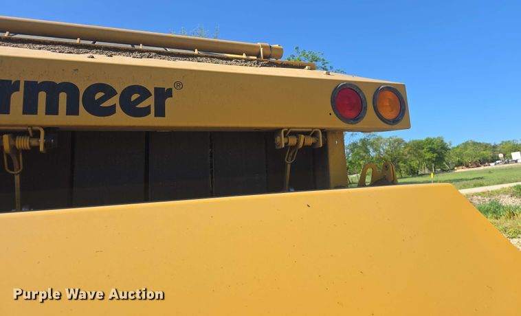 image for item DO7948 2014 Vermeer 605 Super M round baler