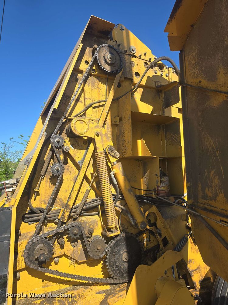 image for item DO7948 2014 Vermeer 605 Super M round baler