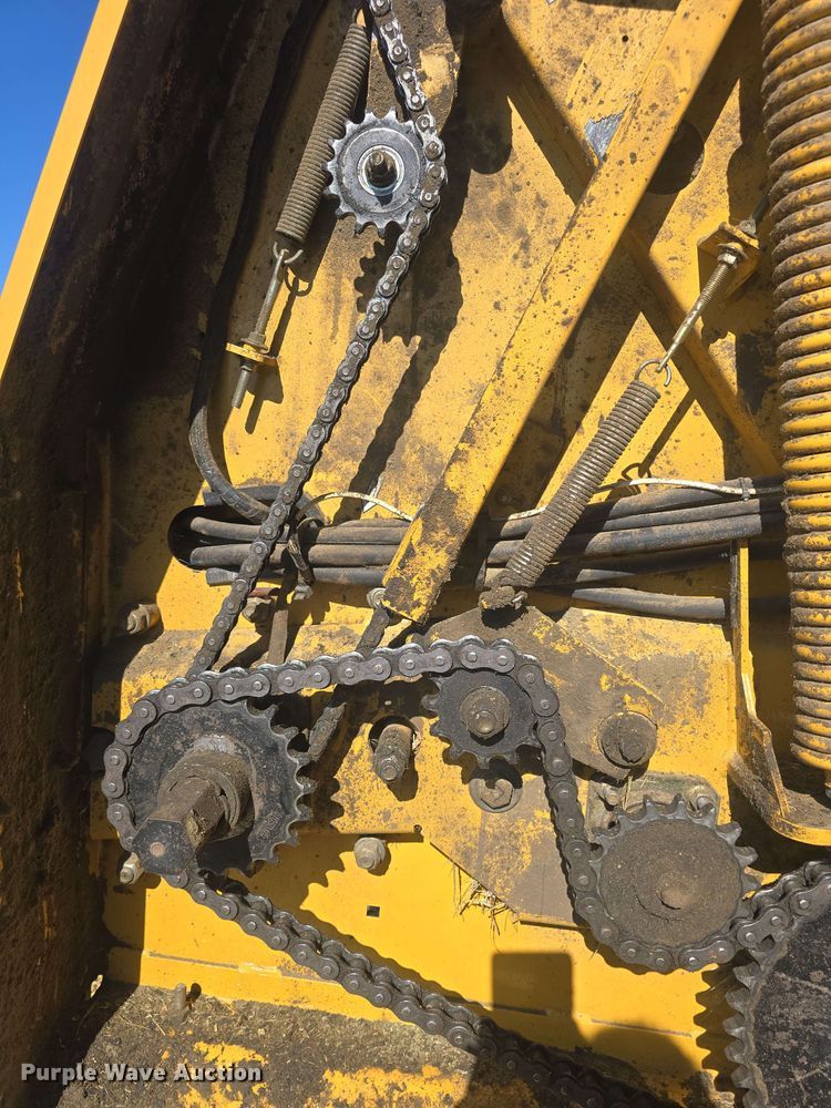 image for item DO7948 2014 Vermeer 605 Super M round baler