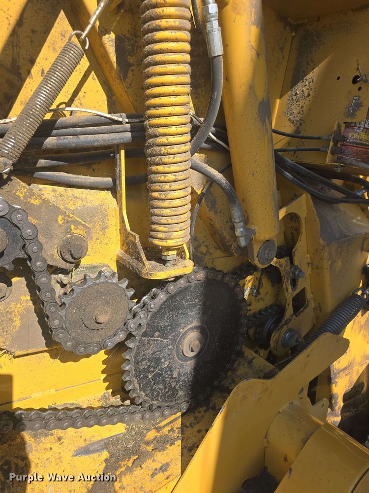 image for item DO7948 2014 Vermeer 605 Super M round baler