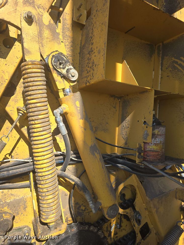 image for item DO7948 2014 Vermeer 605 Super M round baler