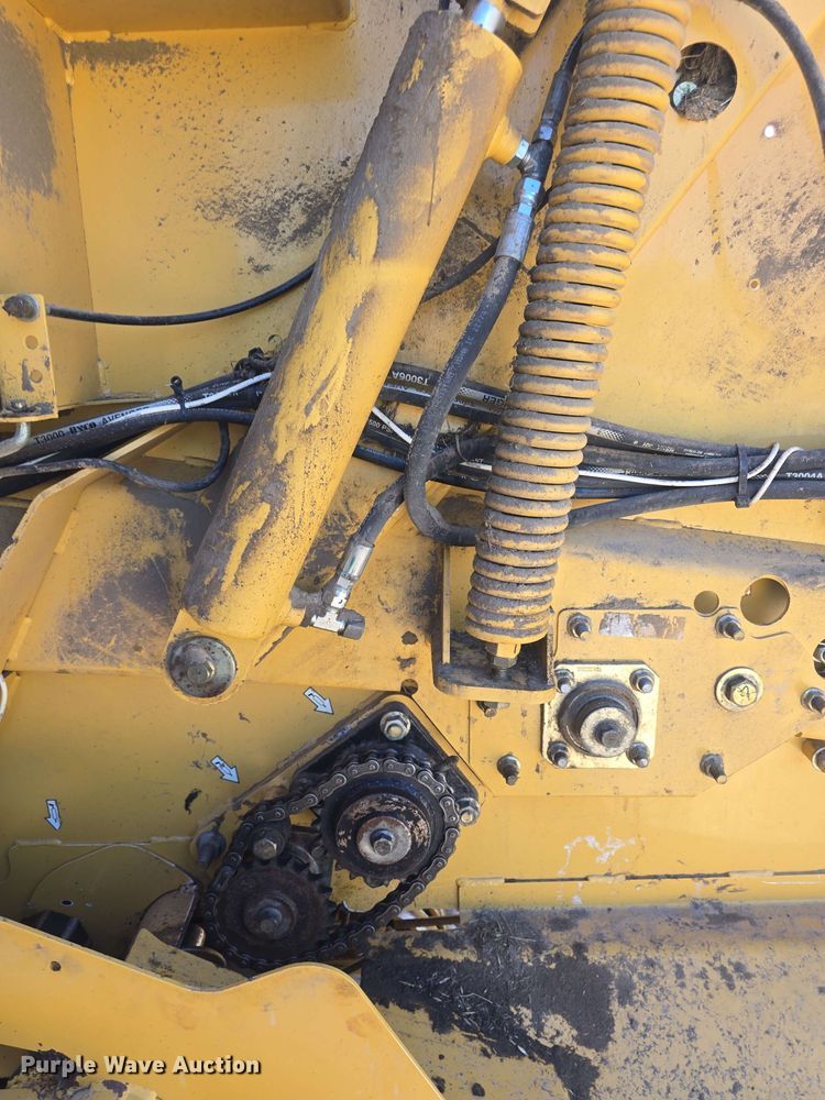 image for item DO7948 2014 Vermeer 605 Super M round baler