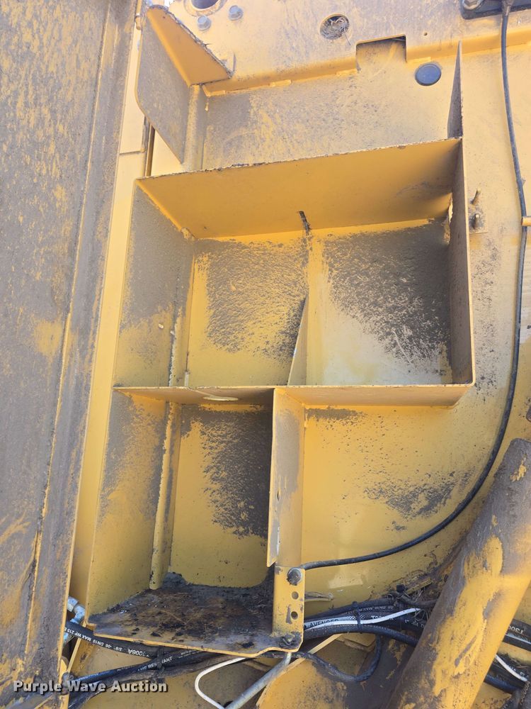 image for item DO7948 2014 Vermeer 605 Super M round baler