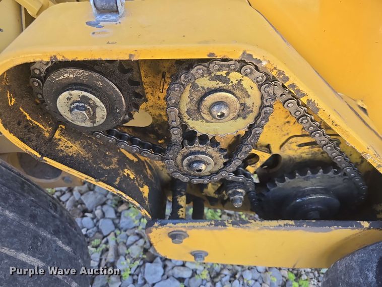 image for item DO7948 2014 Vermeer 605 Super M round baler