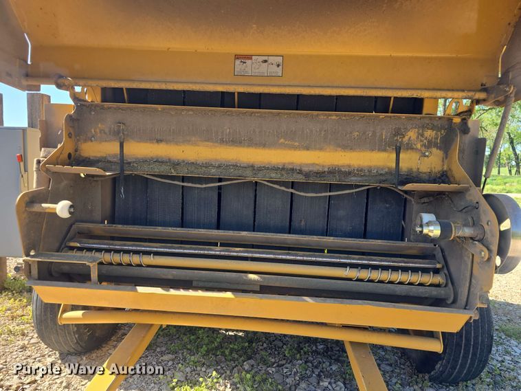 image for item DO7948 2014 Vermeer 605 Super M round baler