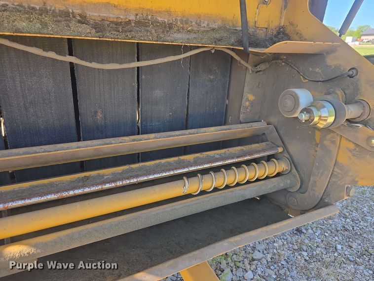 image for item DO7948 2014 Vermeer 605 Super M round baler