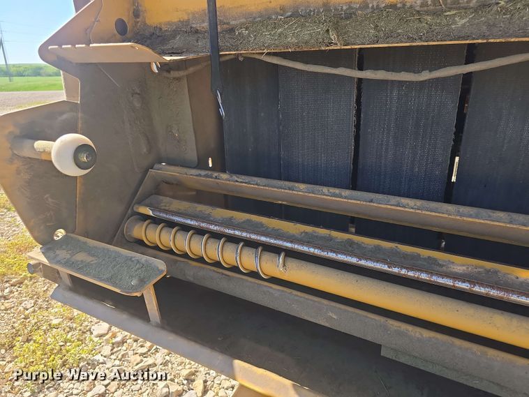 image for item DO7948 2014 Vermeer 605 Super M round baler