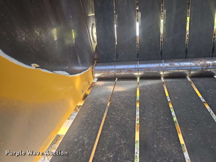 image for item DO7948 2014 Vermeer 605 Super M round baler