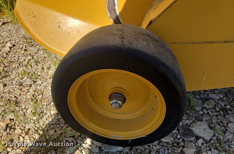 image for item DO7948 2014 Vermeer 605 Super M round baler