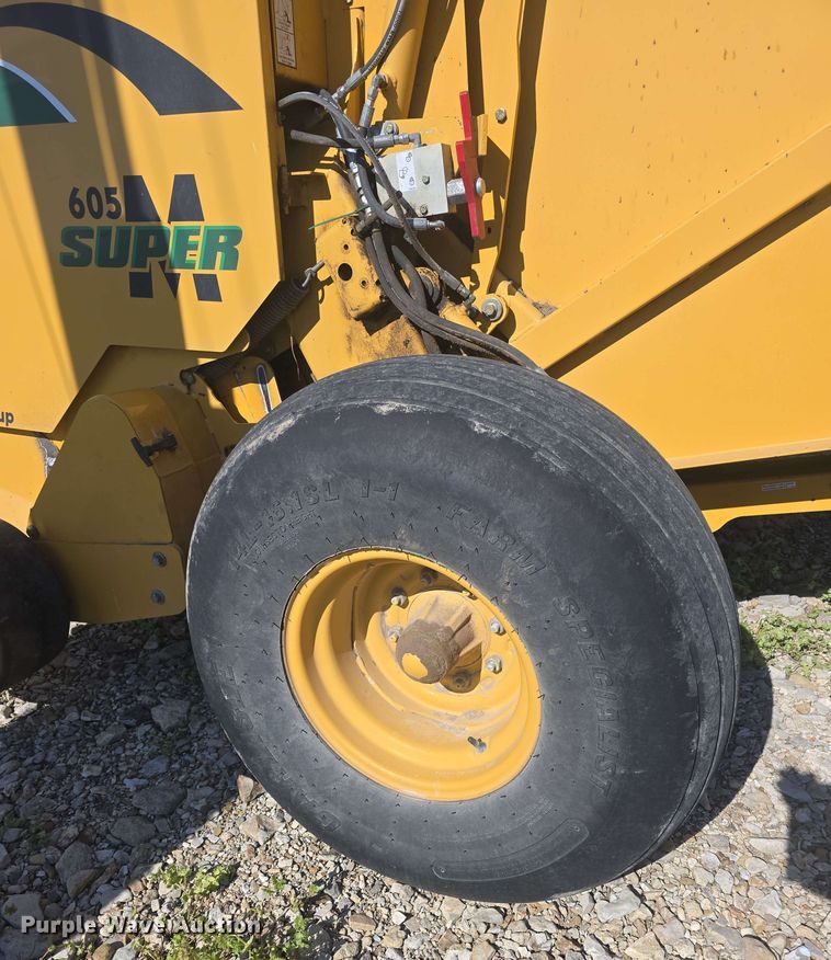 image for item DO7948 2014 Vermeer 605 Super M round baler