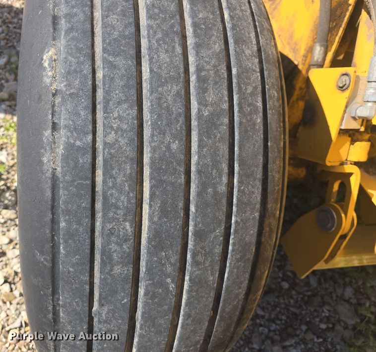 image for item DO7948 2014 Vermeer 605 Super M round baler