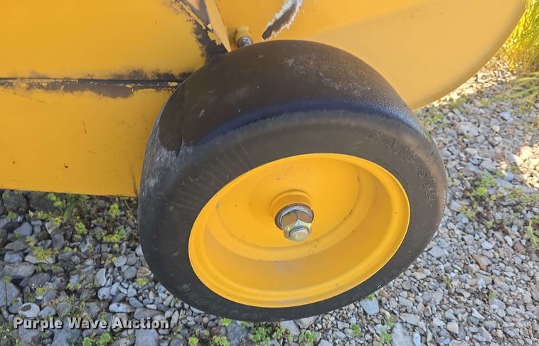 image for item DO7948 2014 Vermeer 605 Super M round baler