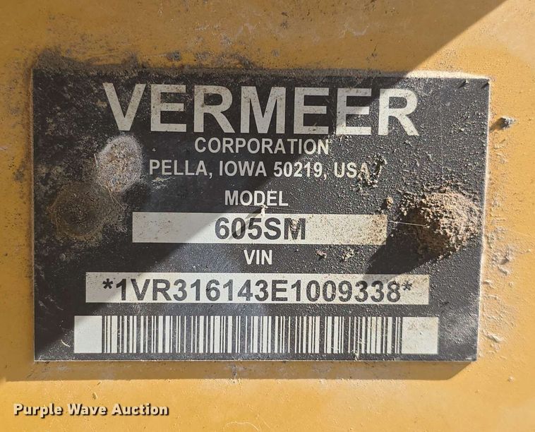 image for item DO7948 2014 Vermeer 605 Super M round baler