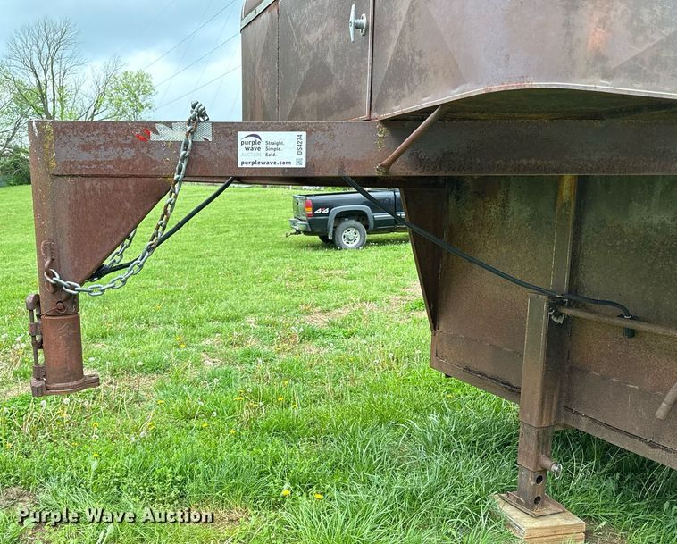 image for item DS4274 1979 Coose livestock trailer