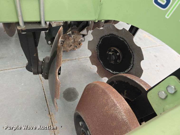 image for item DT6828 Orthman 369202 pivot track tiller