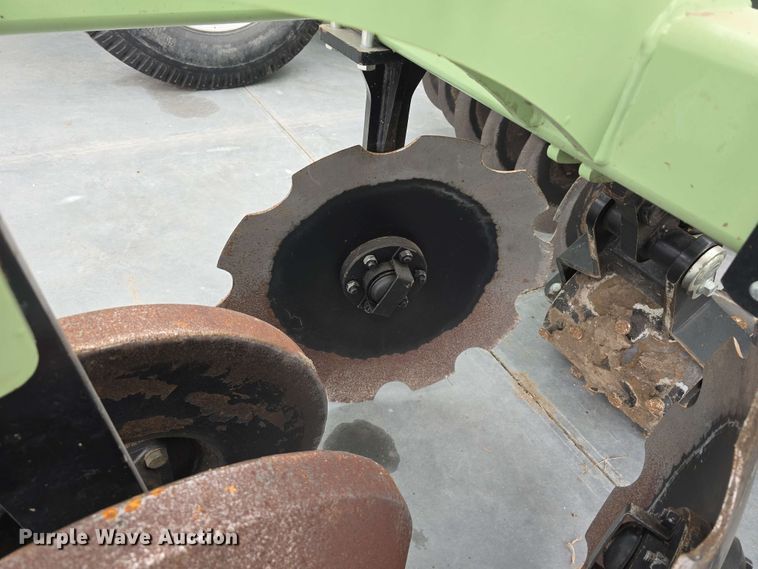 image for item DT6828 Orthman 369202 pivot track tiller