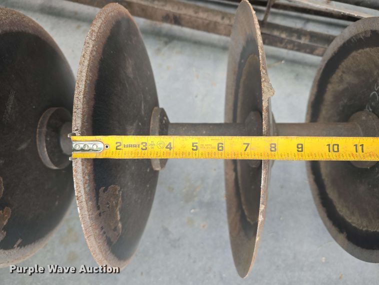 image for item DT6828 Orthman 369202 pivot track tiller