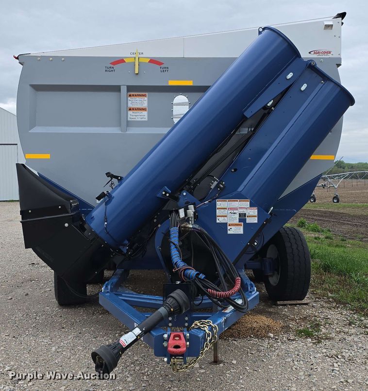 image for item DT6830 2022 Walkabout Mother Bins WMB 4000+ Eastern Grey grain cart