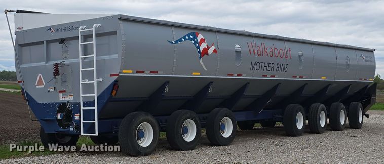 image for item DT6830 2022 Walkabout Mother Bins WMB 4000+ Eastern Grey grain cart