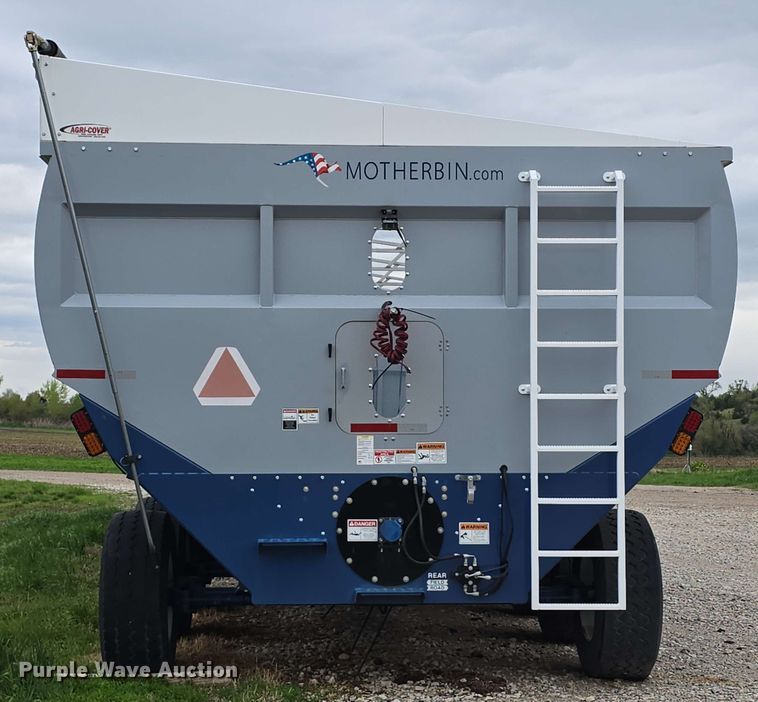 image for item DT6830 2022 Walkabout Mother Bins WMB 4000+ Eastern Grey grain cart