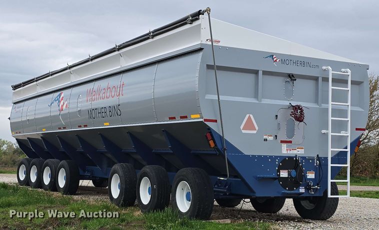 image for item DT6830 2022 Walkabout Mother Bins WMB 4000+ Eastern Grey grain cart